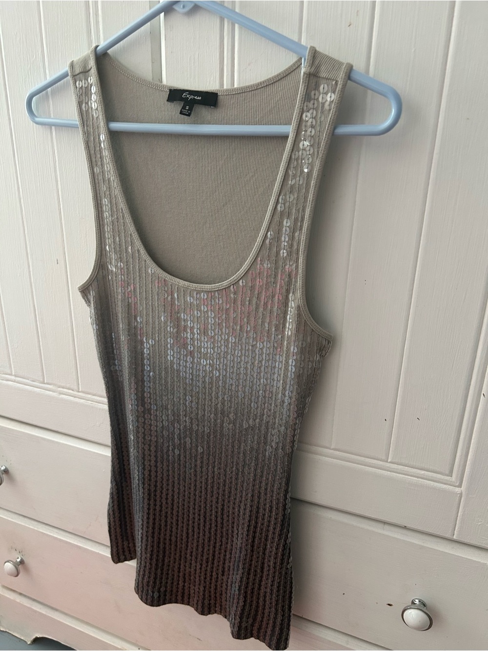 NWOT EXPRESS Ombré Sequin Ombre Tank Top with Scoop Neck, Form Fitted